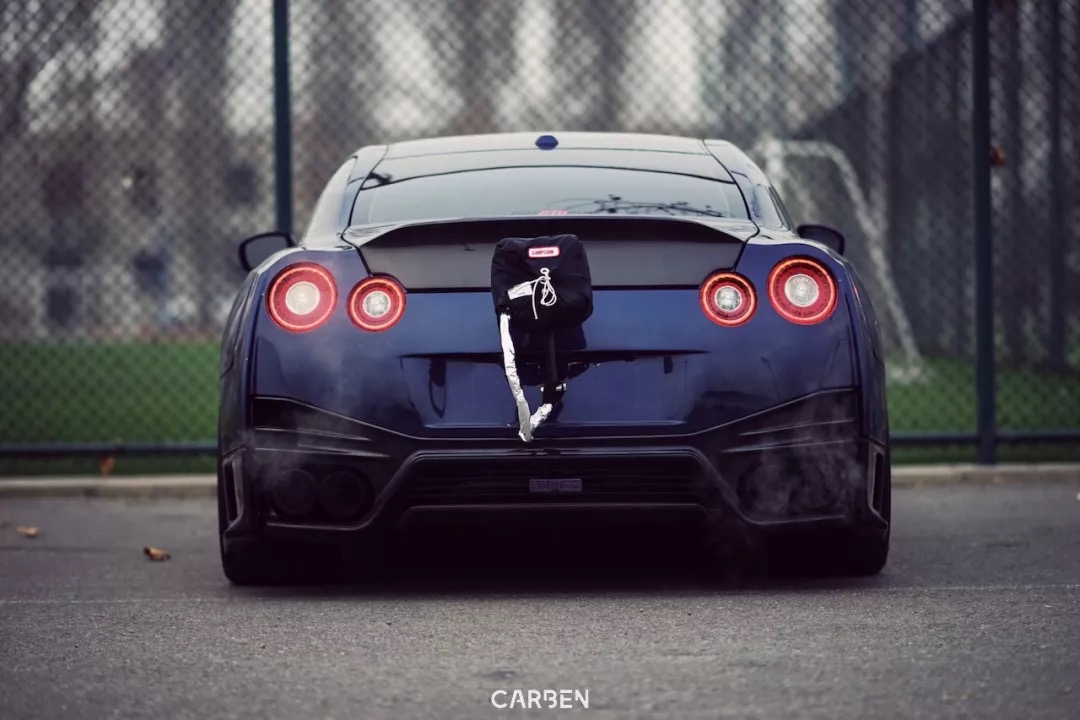 背着减速伞的车都不好惹青岛日产gtrcarben玩家