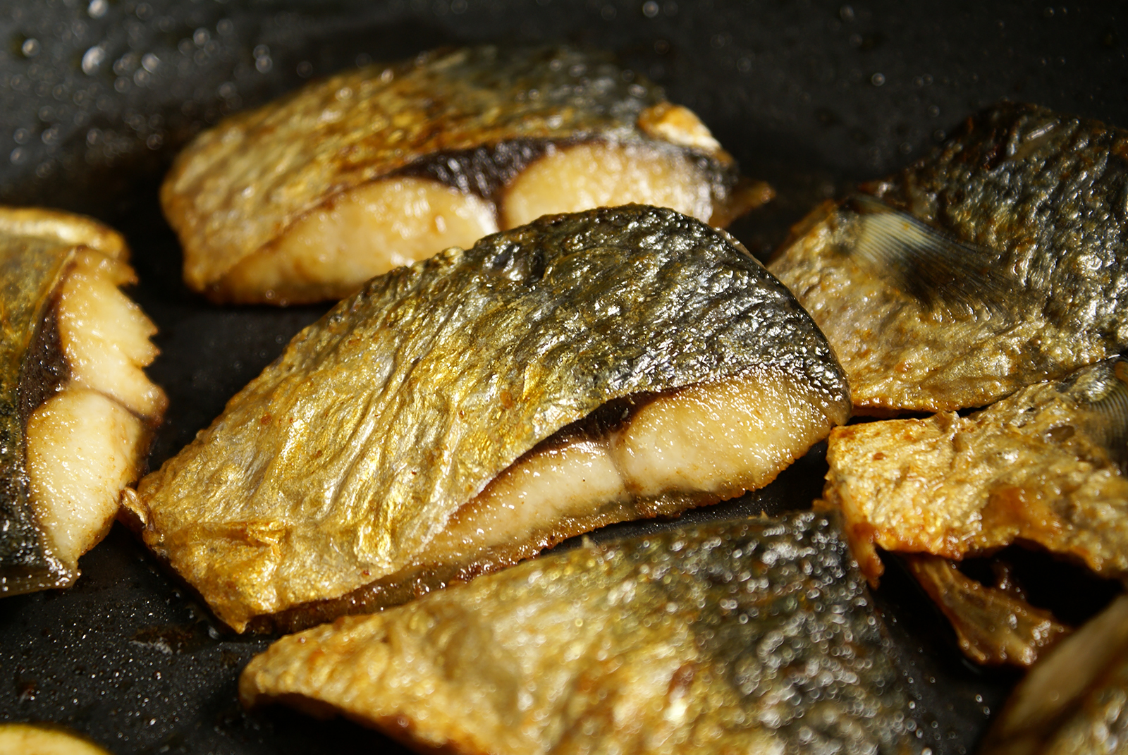 麻辣水煮鱼片,麻辣水煮鱼片的家常做法 - 美食杰麻辣水煮鱼片做法大全