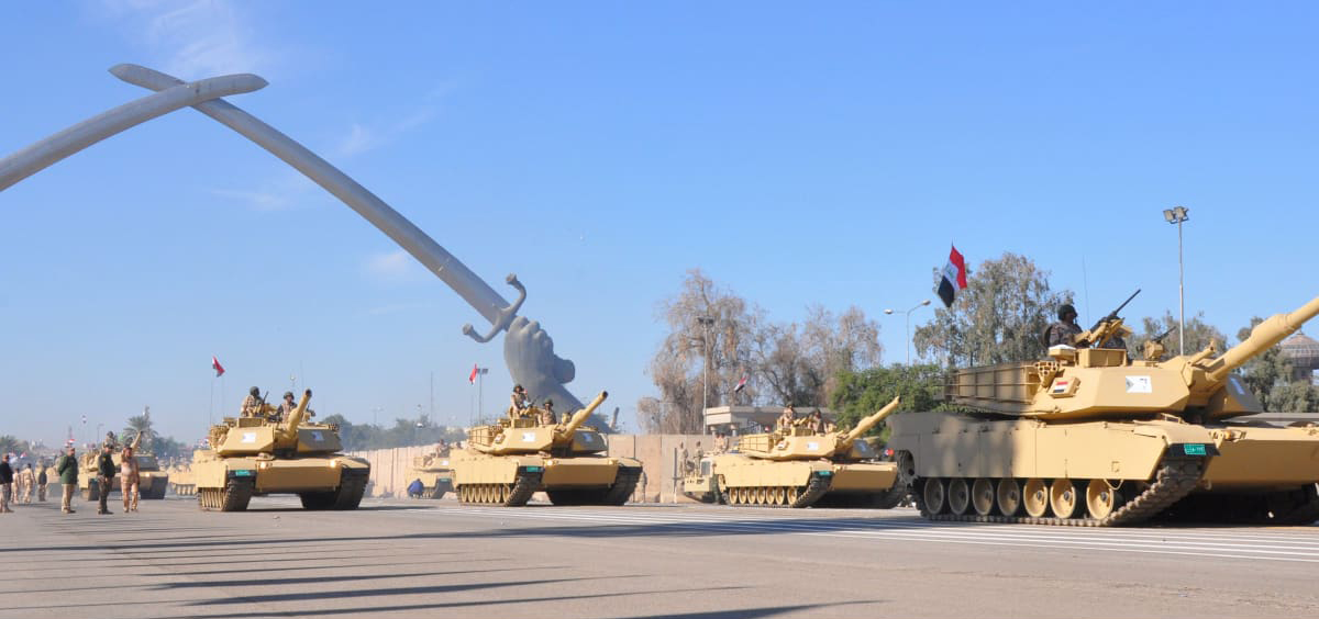 伊拉克举行盛大阅兵式,美俄兵器齐亮相