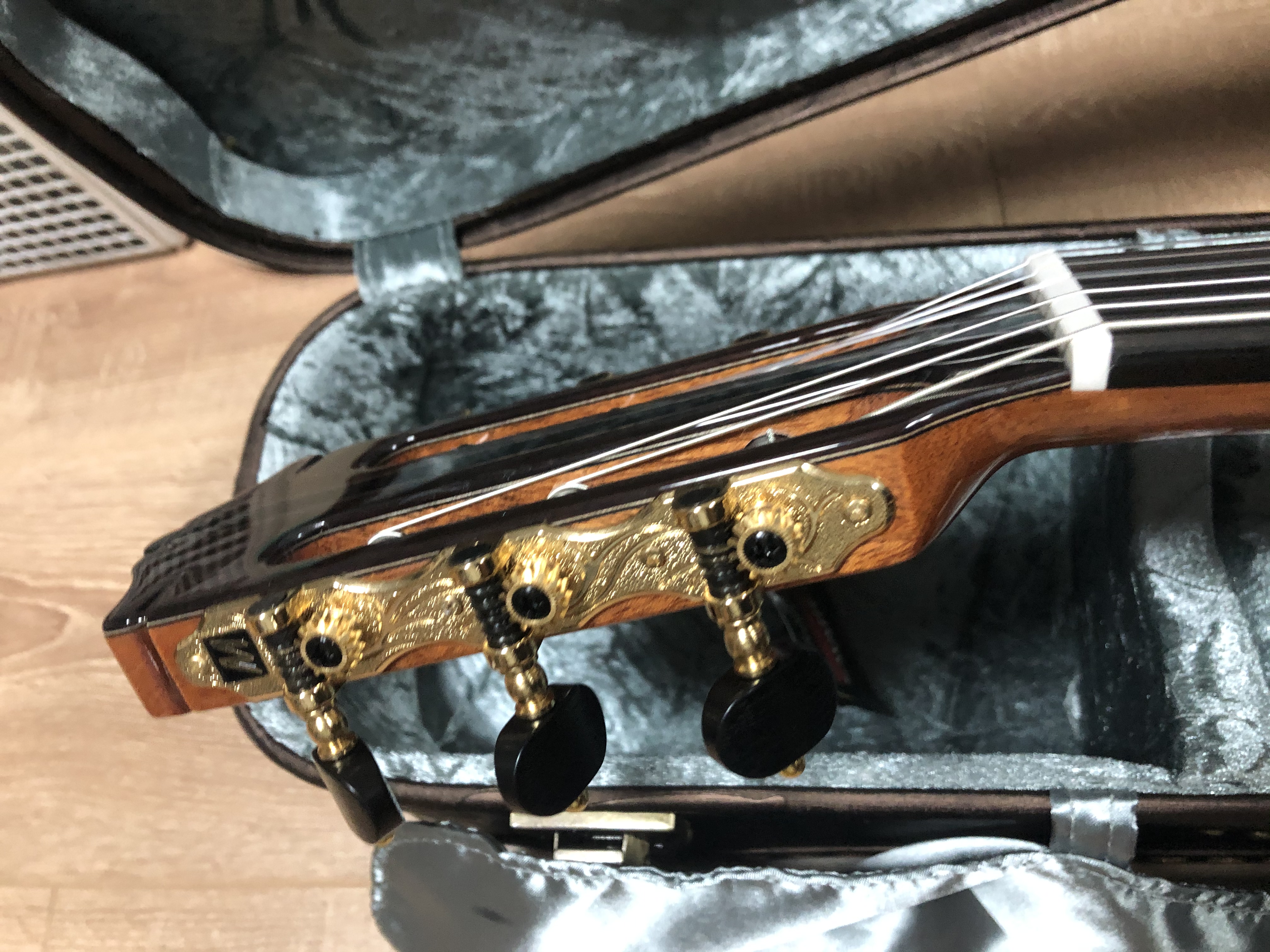 为安徽琴友挑选的马丁尼古典吉他正飞往新家途中