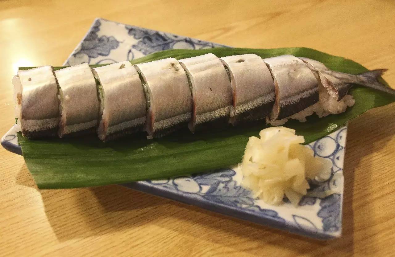 秋刀鱼寿司