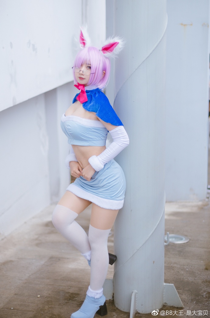 玛修基列莱特cos粉色系兔耳眼镜娘
