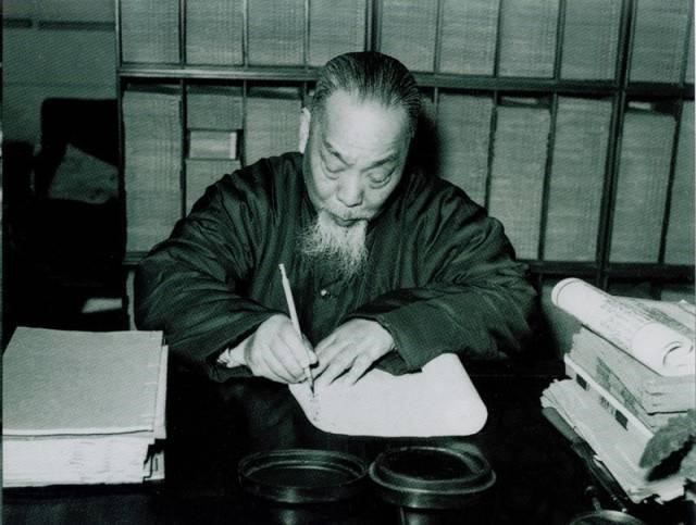 陈垣郭沫若后来带着范文澜,翦伯赞,侯外庐,吕振羽,按照开发商的要求