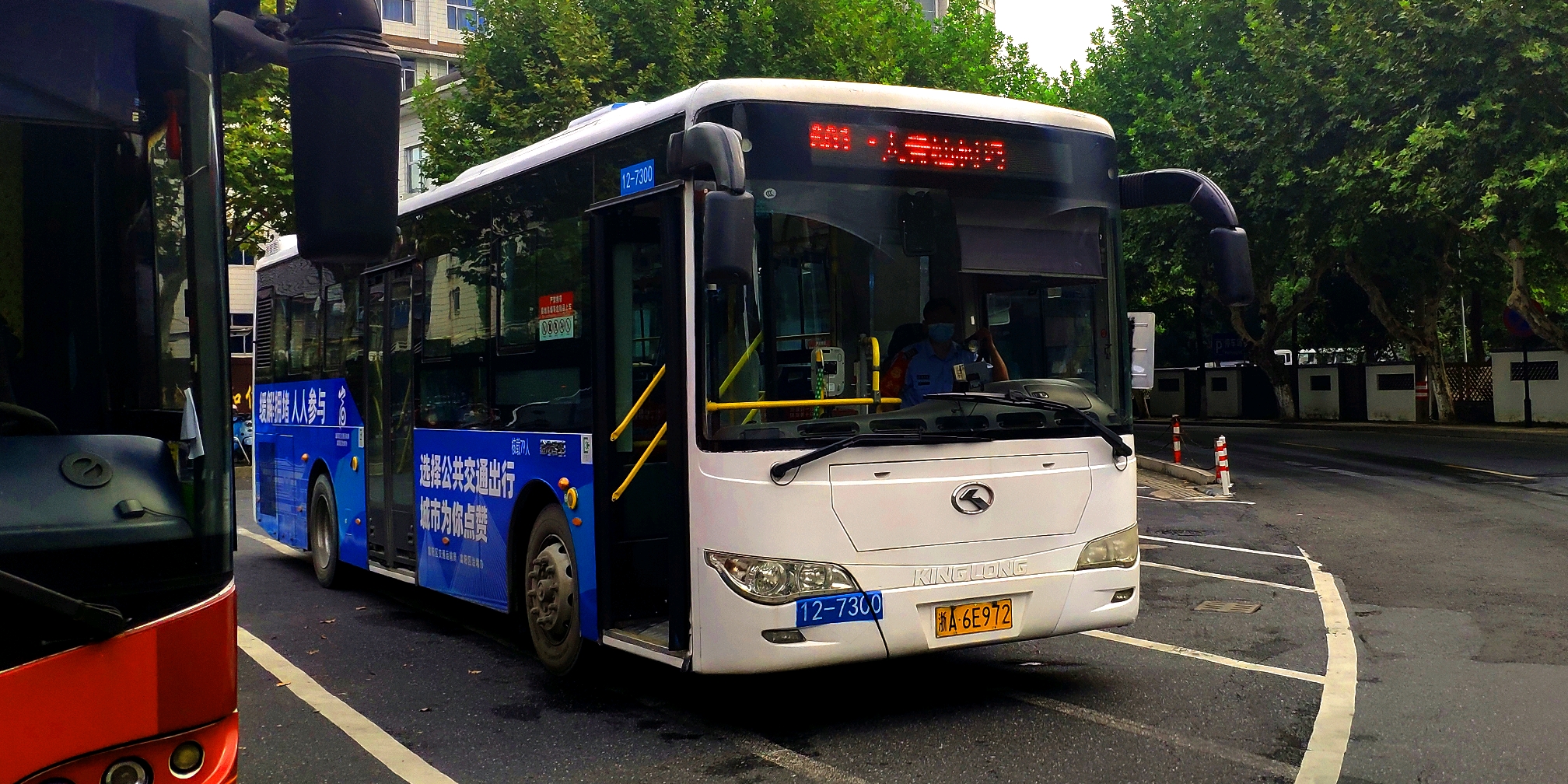 富阳公交:xmq6106bgn5