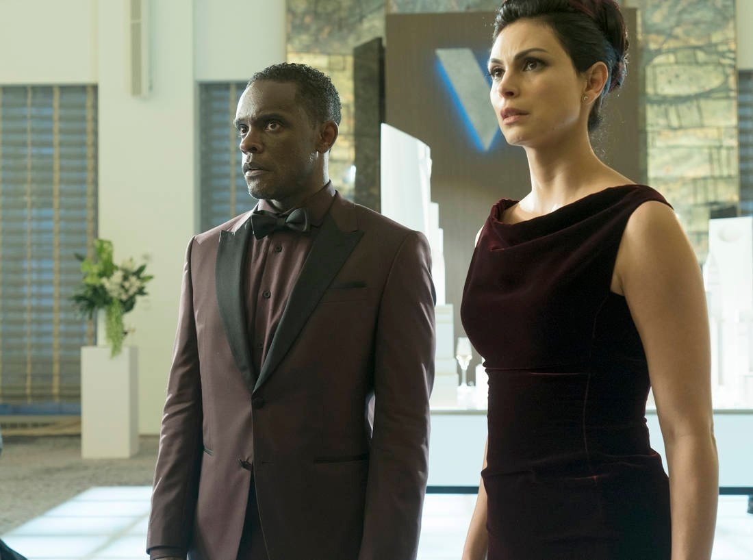 哥谭大结局剧照展示了企鹅和谜语人的最终造型