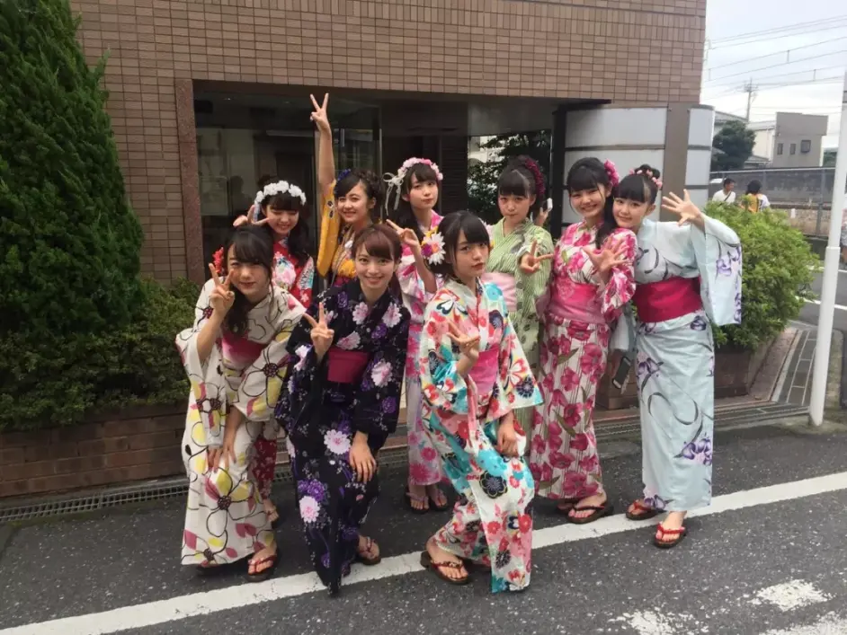 夏日惊喜 两位美少女带你体验浴衣美 哔哩哔哩 夏日惊喜 两位美少女带你体验浴衣美 哔哩哔哩