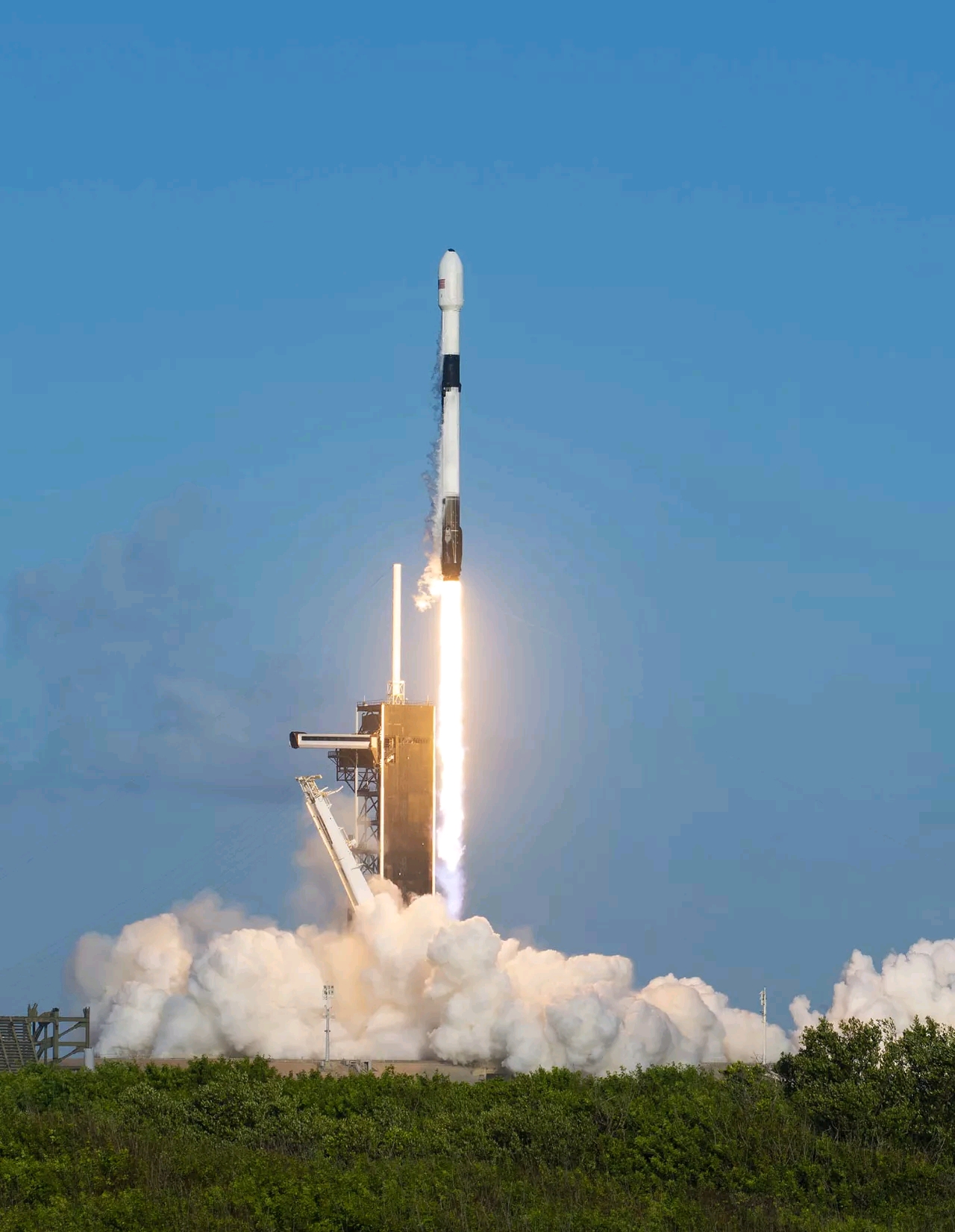 时间10月22日,00:36 地点:卡纳维拉尔角空军基地slc-40发射台 火箭