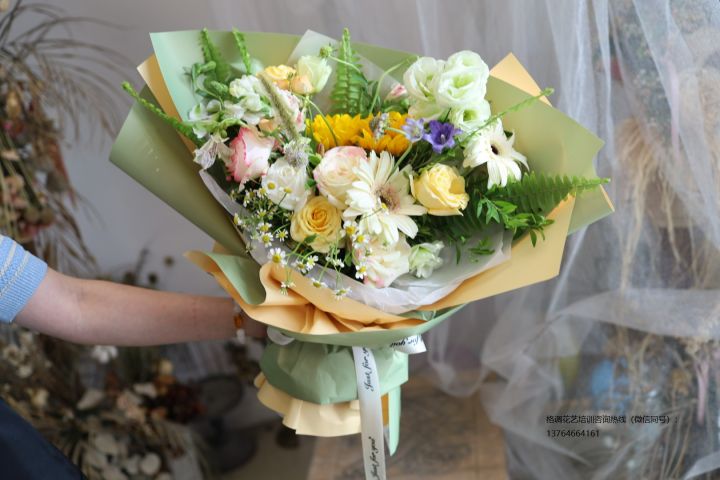 德信娱乐插花比赛与花艺设计比赛的主要不同是（)。