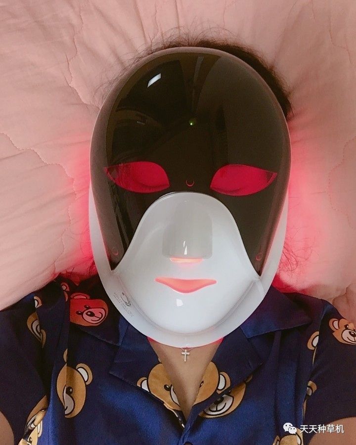 韩国明星肌肤美白大法!钢铁侠LED光子面膜仪