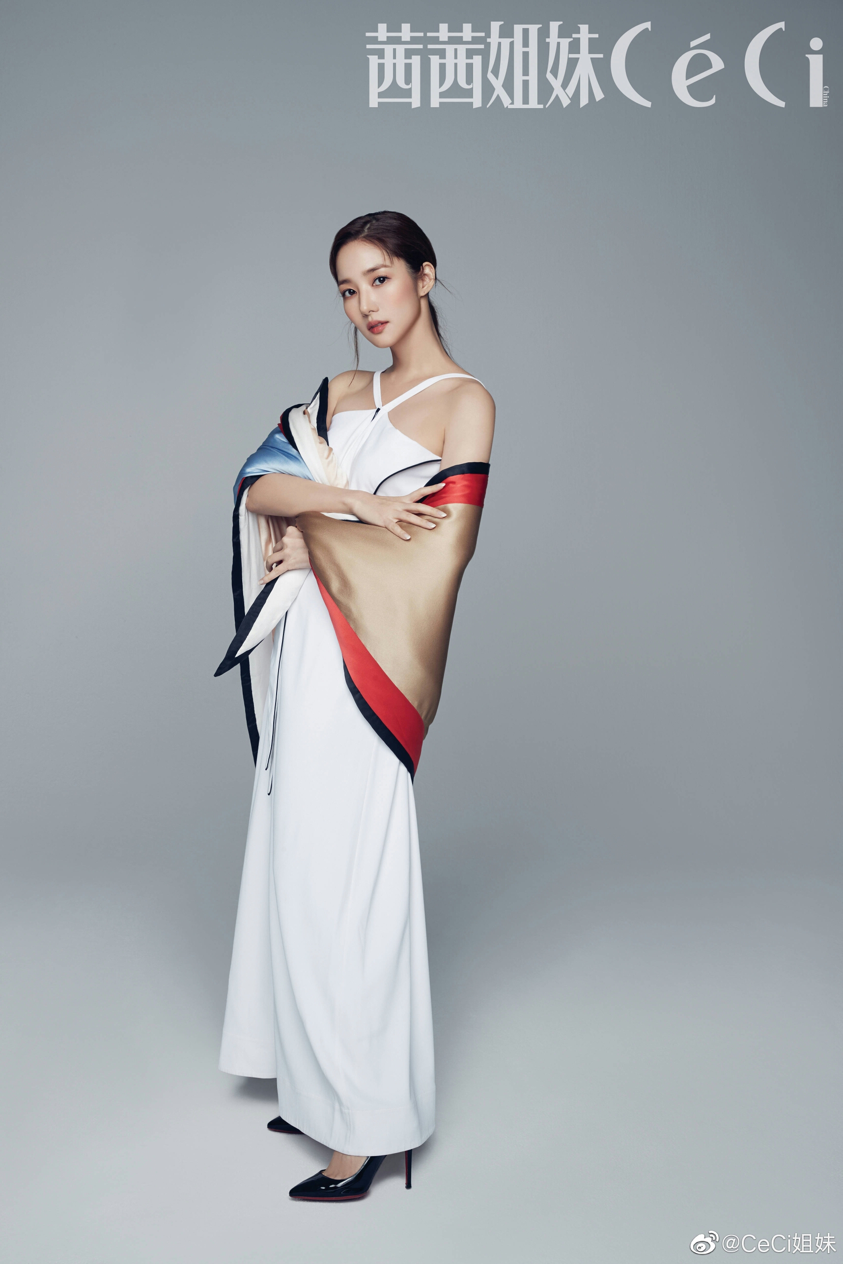 演员朴敏英登2019-9月刊《céci茜茜姐妹》中国版·双封面人物杂志