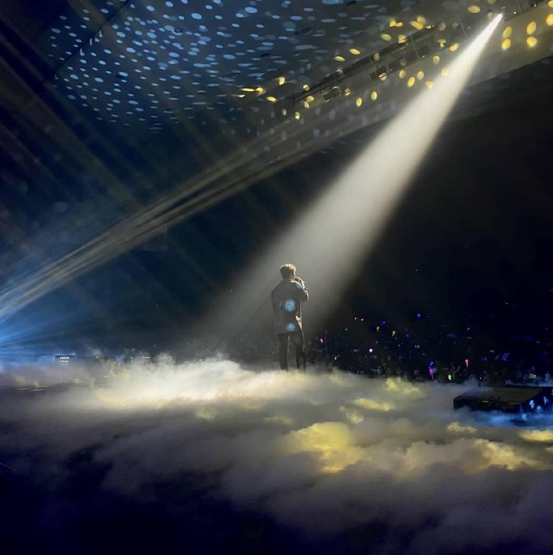 即使是背影也很帅气!