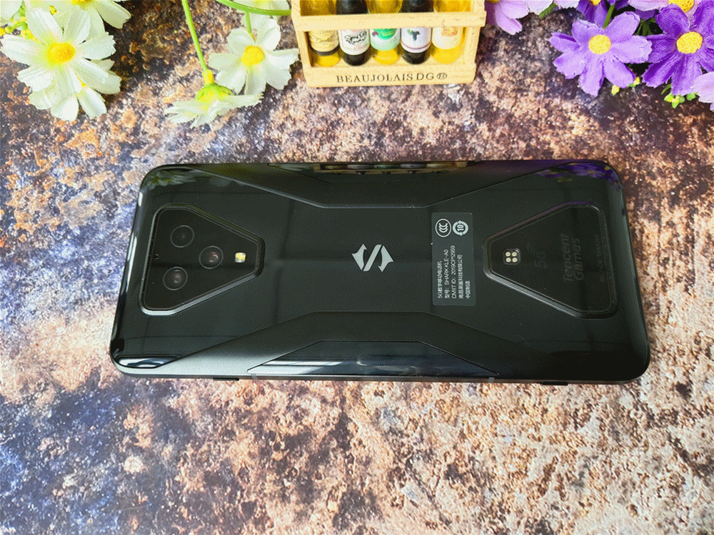 吃鸡利器,上分伴侣--黑鲨游戏手机3评测