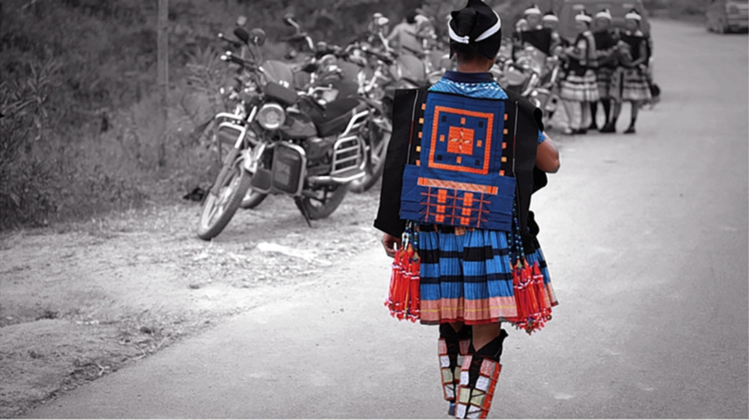 白裤瑶服饰灵感来源一中鸟类族中女子服饰尤为独特