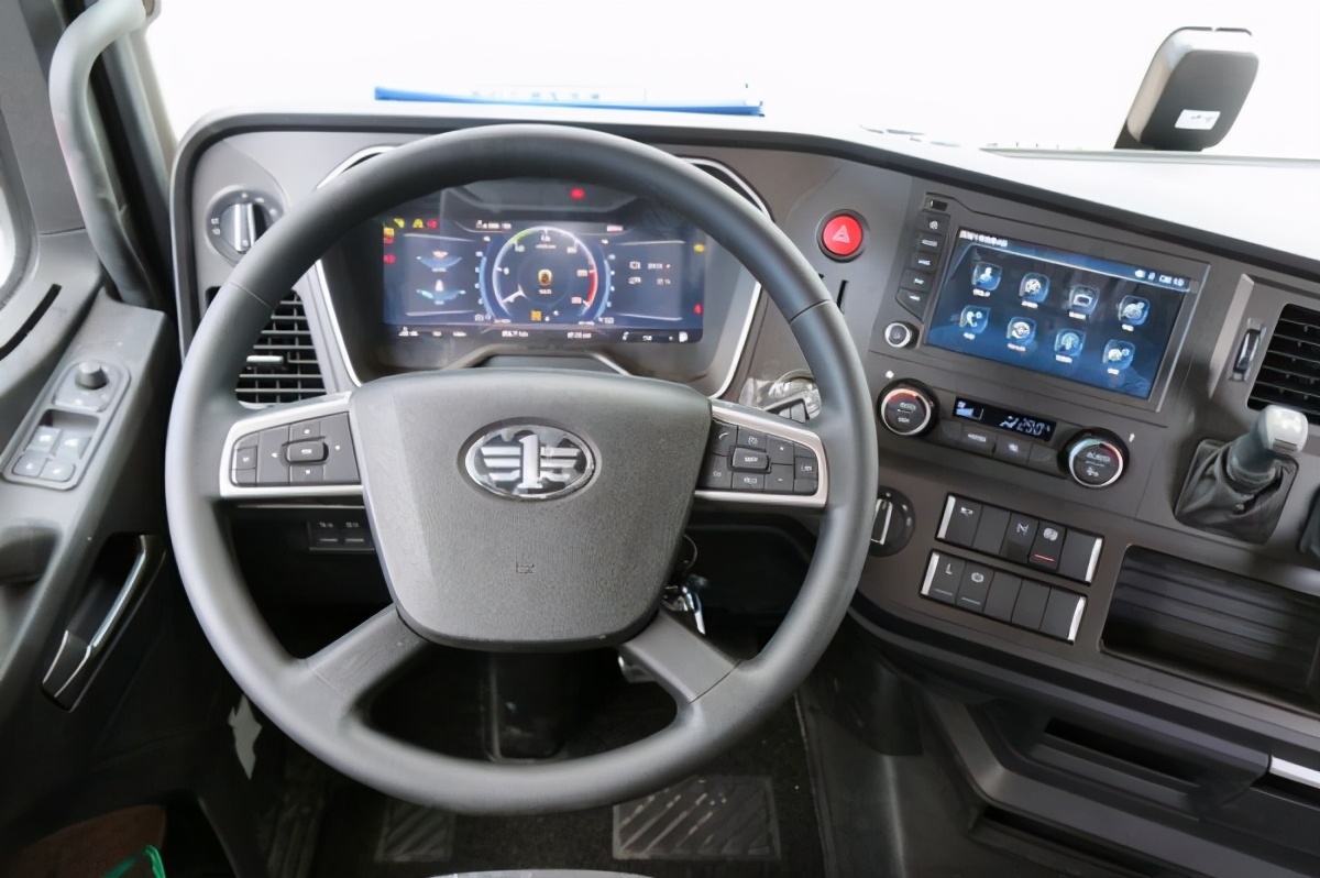 百台解放j7交付中通快递 以高品质引领行业高质量发展