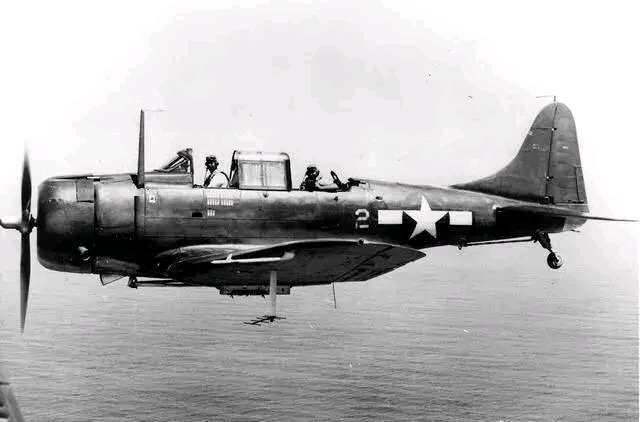 sbd无畏式俯冲轰炸机