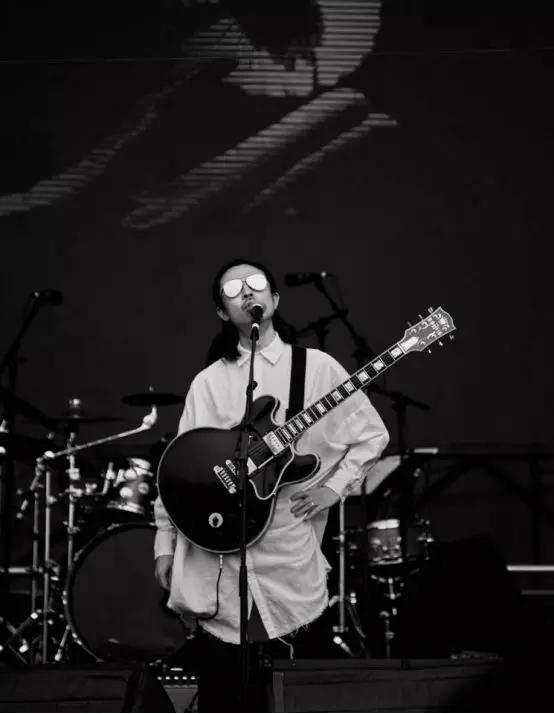 黑胶图书馆 | 男孩别哭,我们总还有力量,我们还