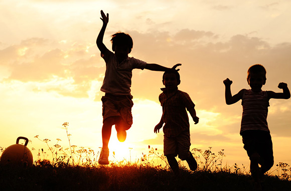 自由玩耍活跃了孩子的想象力