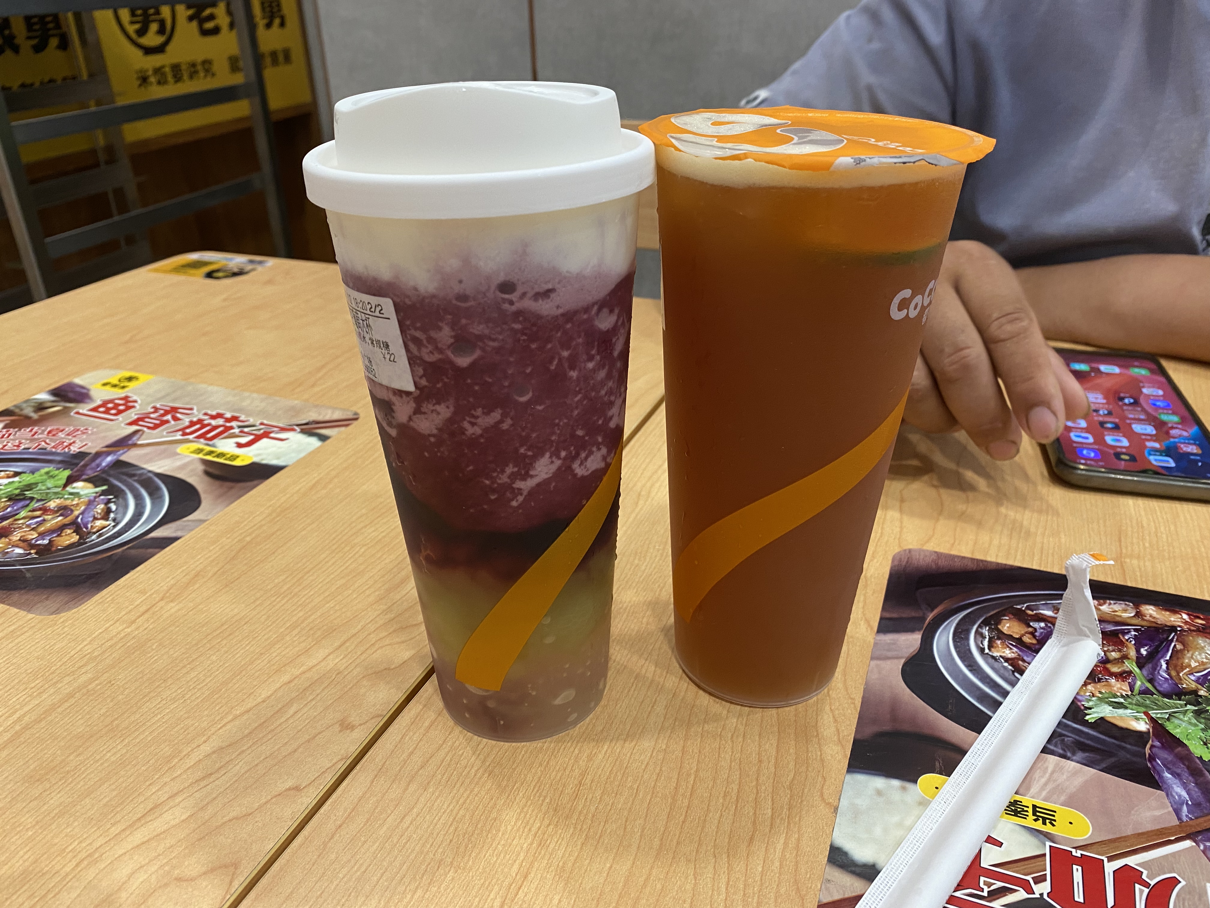 晚餐:奶茶,红烧鱼肉狮子头套餐