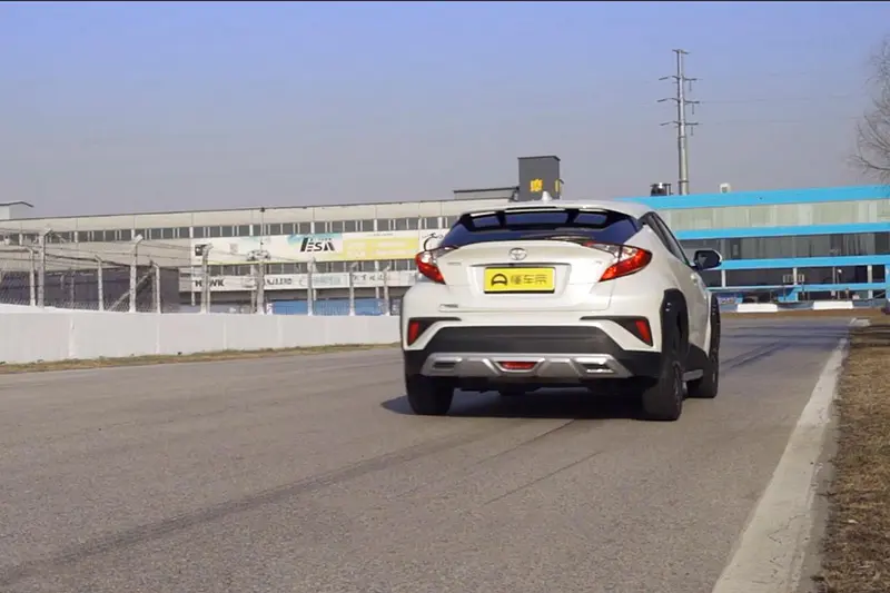 丰田c Hr深度评测 后排空间一般 距离赢得中国市场还差多远 哔哩哔哩