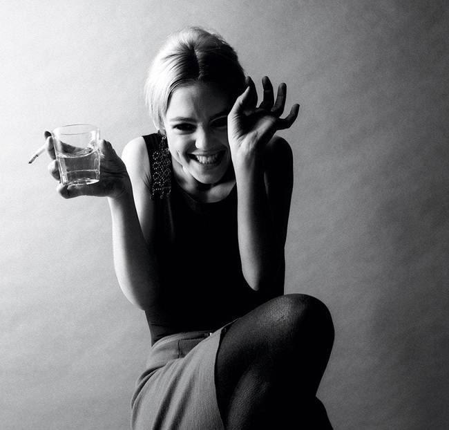 这位老钱名媛,名叫 edith sedgwick伊迪·塞奇威克,人们喜欢叫她