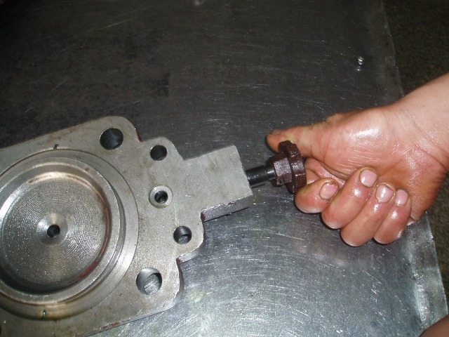 用了两年的904拖拉机,旋耕机提升很慢是什么原因?该怎么修理