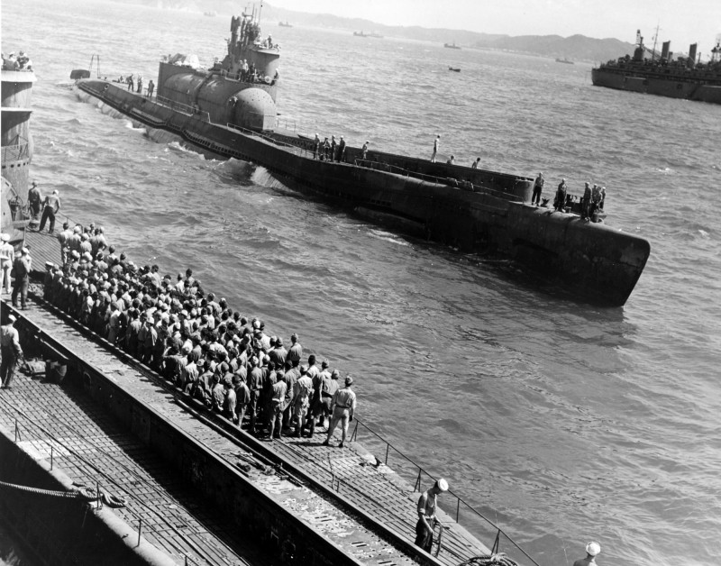 珍贵二战老照片日本潜艇部队向美军投降