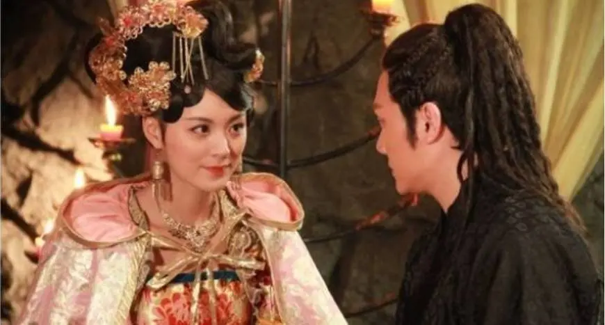 皇后为了讨好皇帝 把一宫女献给他 这一献连江山也献没了 哔哩哔哩