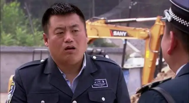 他依靠自己的力量从一个籍籍无名的保安队长干到了象牙山庄总经理的