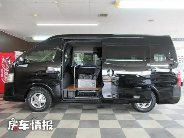 四驱版日产nv350房车 2 5t柴油机运动范十足 车内有大床能做饭 哔哩哔哩