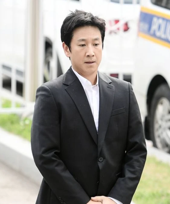 已故演员【李善均】获美国奥斯汀影评人协会追授荣誉「特别奖」！ 哔哩哔哩