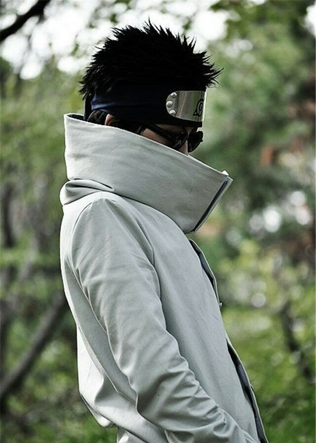 油女志乃,与鸣人同期毕业的忍者,现在在忍者学校担任老师