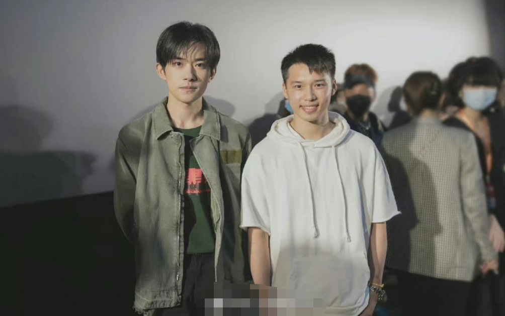 易烊千玺张家齐陈艾森合照曝光