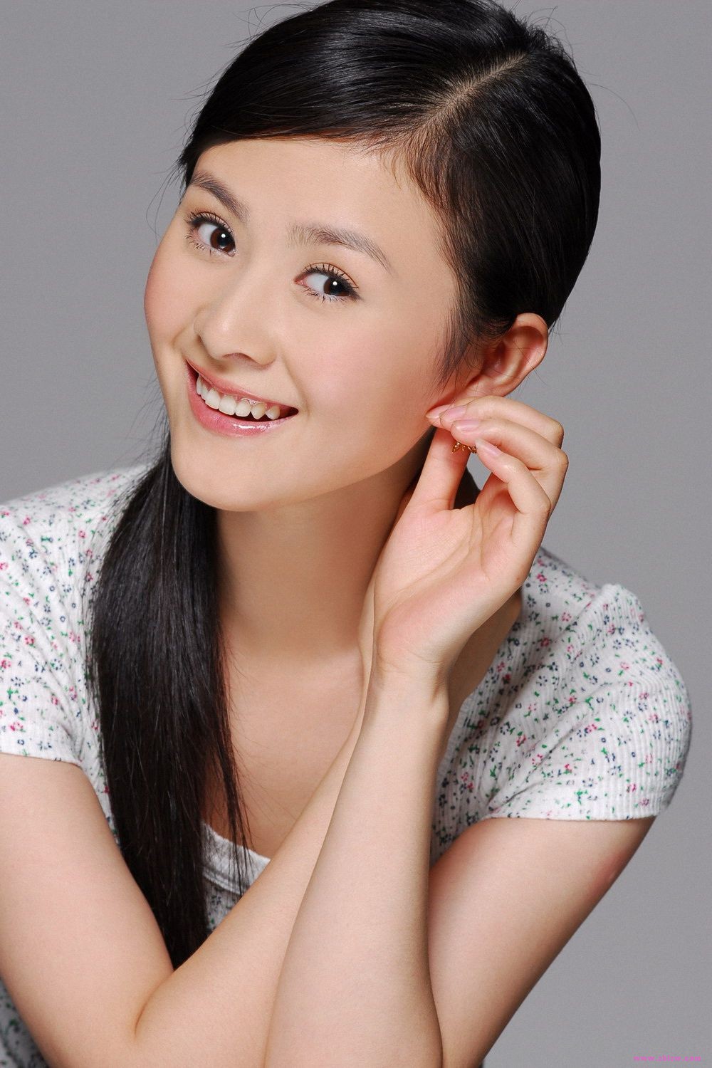 她演戏无数却无人知晓,嫁给10年同学后,现今却成人生最大赢家