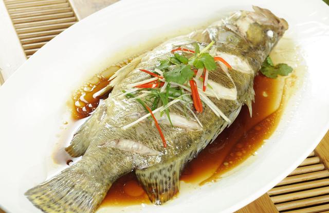 清蒸鱼该用什么鱼才好吃?大厨为你总结了一点
