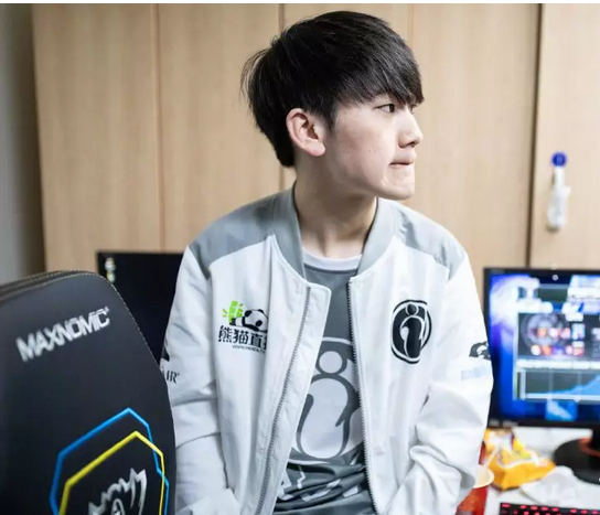 Jackeylove真实年龄未满17岁?网友:Uzi这波真