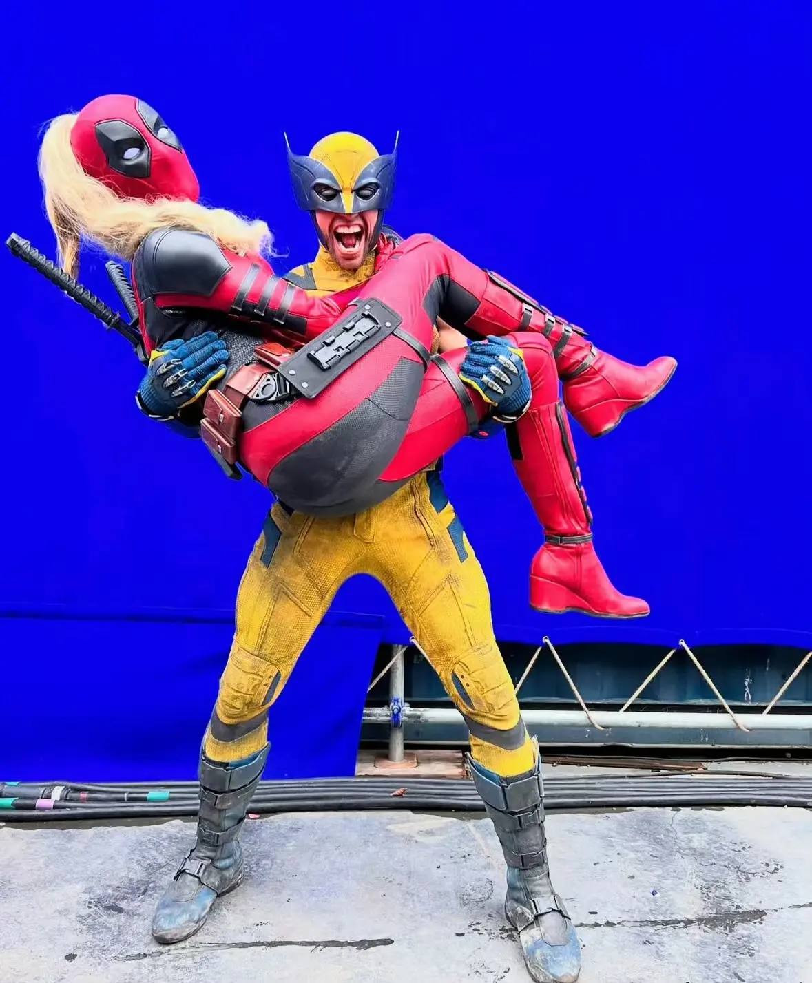 "女死侍"面具下的女生