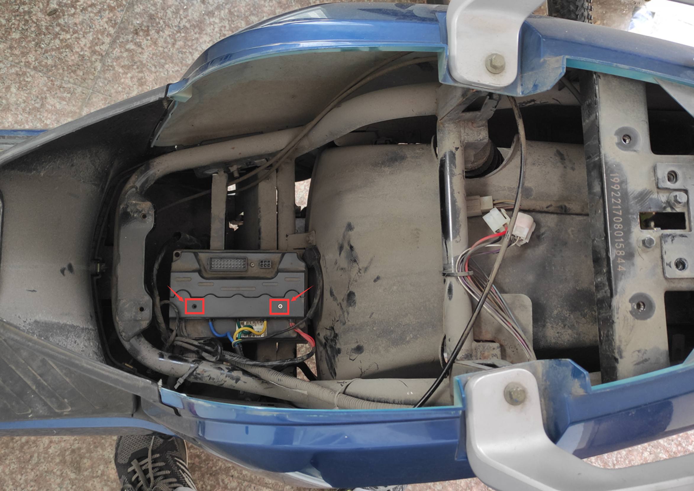 8.小牛n1s电动车 换后轮胎教程 - 哔哩哔哩