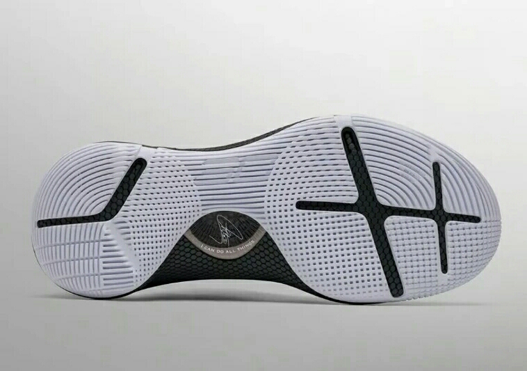 库里6终极大测评:金州拉文的暴力战靴--UA C