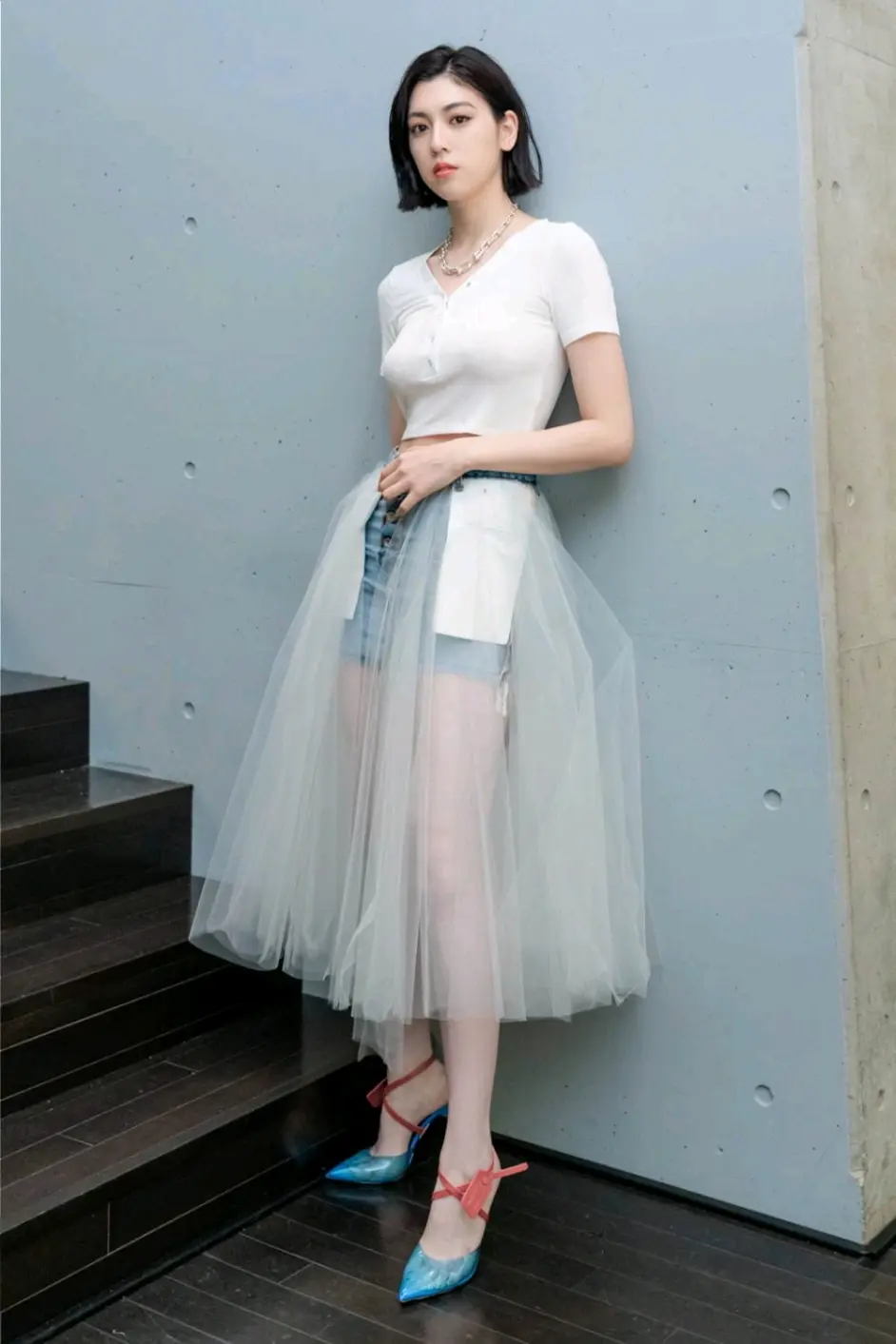 这是我找到三吉彩花比较清楚的了 哔哩哔哩