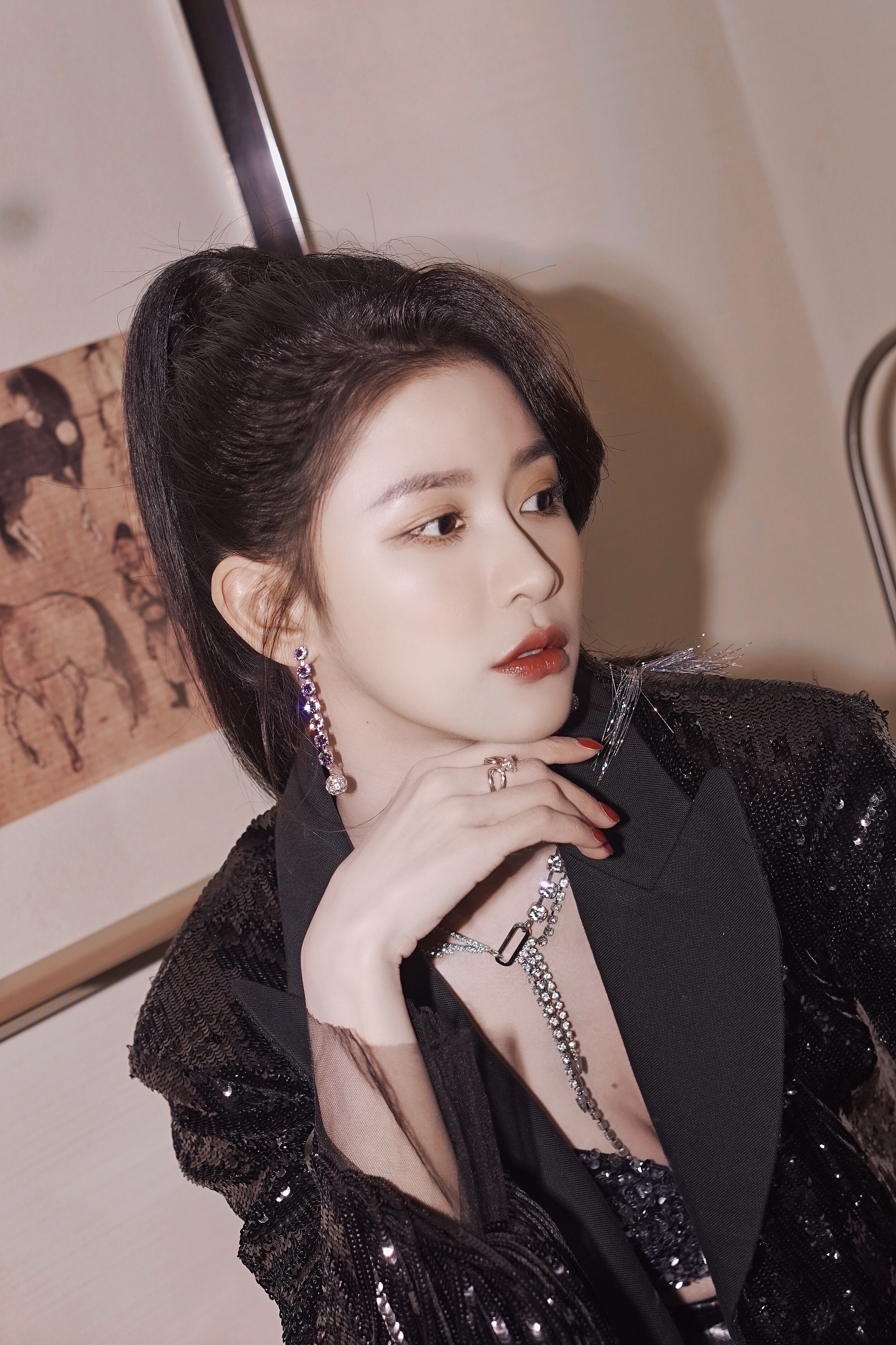 蔡卓宜双十二晚会反差舞台霸气飒爽 合作单曲发布甜蜜满分