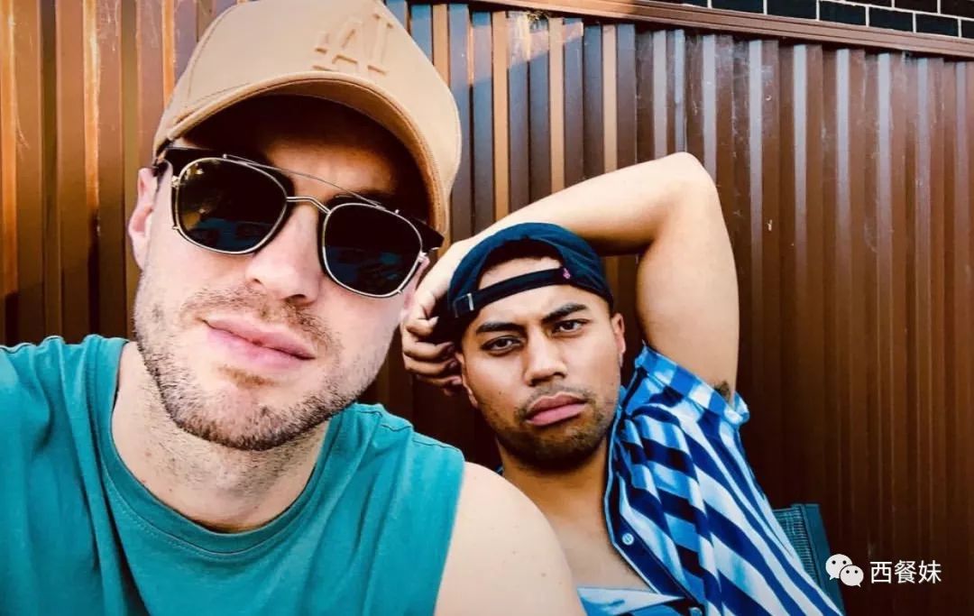 X Factor选秀明星被男友浪漫求婚视频走红外网