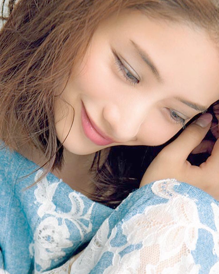 2002年,参加horipro公司第27回艺人新人选拔,获得最佳新人"完美少女"