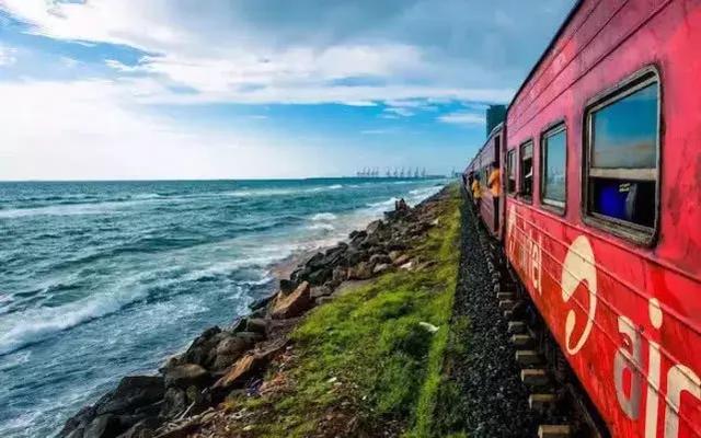 英国版千与千寻里的海上小火车，竟然是全世界最恐怖的火车站?!