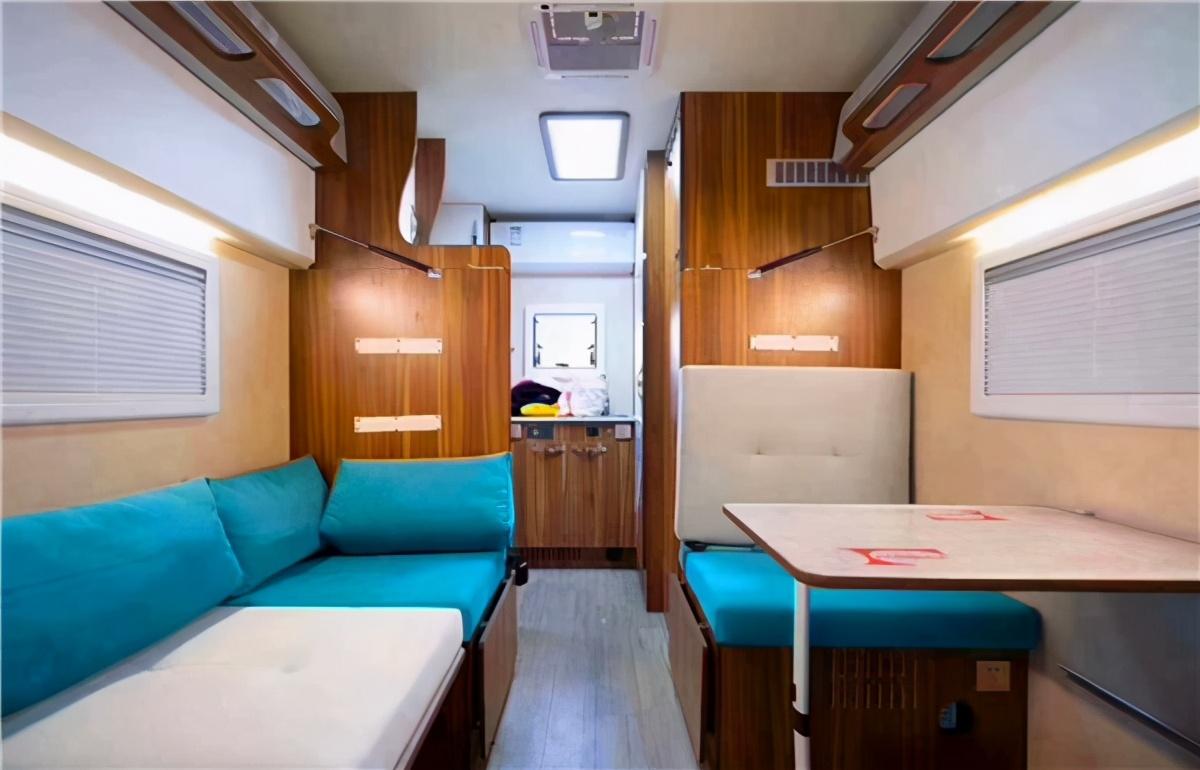 20款依维柯六座六卧c型无拓展房车满足多人出行的最佳选择