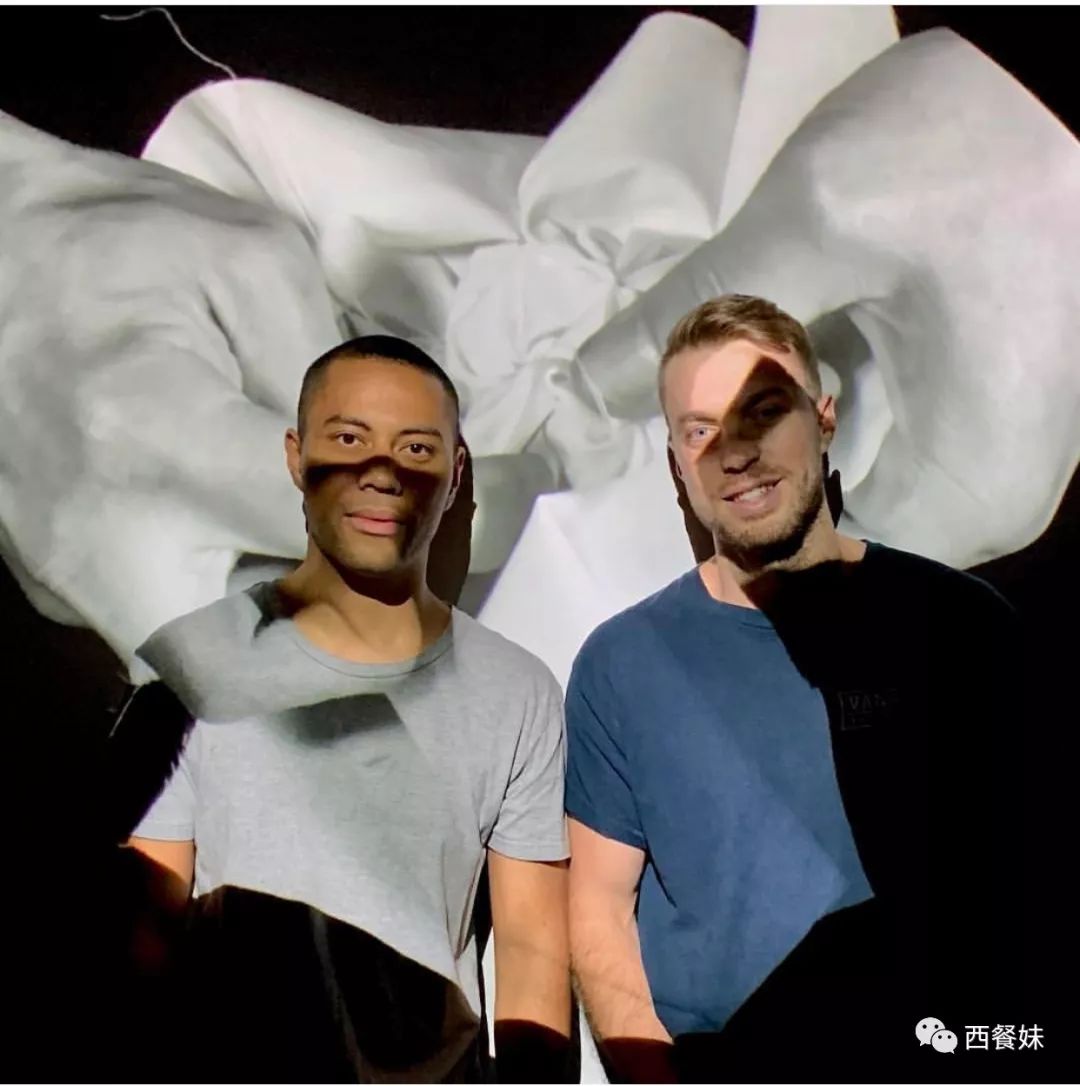 X Factor选秀明星被男友浪漫求婚视频走红外网