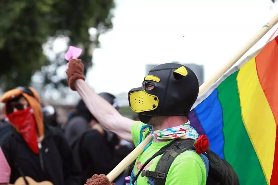 香港废青,来看看你美爹会怎么对待暴力示威者