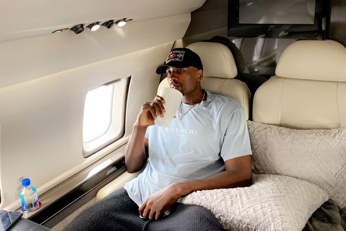 自由球员赛尔吉-伊巴卡加入nba快船 ins晒私人飞机个人照