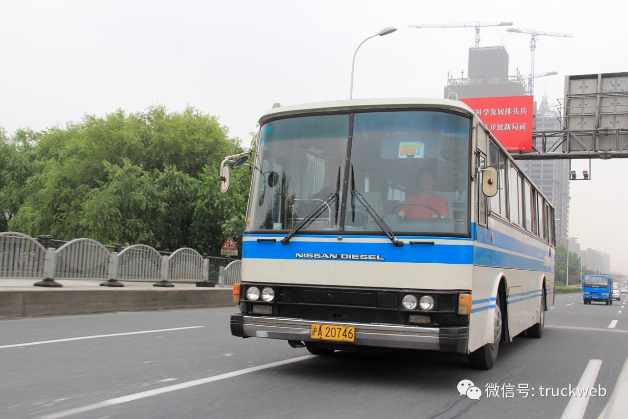 s215hd,b10m和bfc6120 当三辆代表高速客运的辉煌时期的客车聚在一起