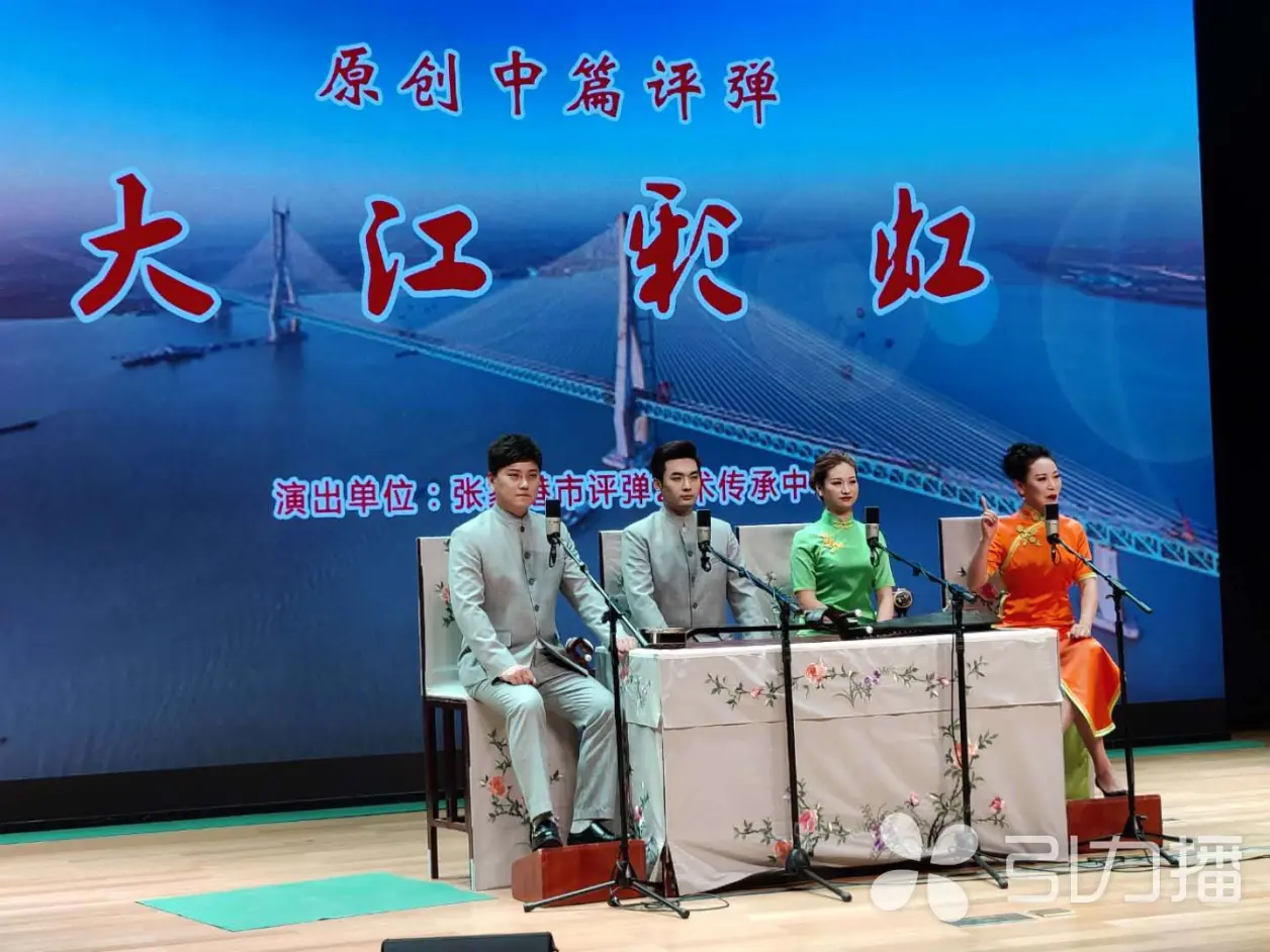 "《苏州电视书场》创办人,苏州评弹资深爱好者殷德泉开心地说,青