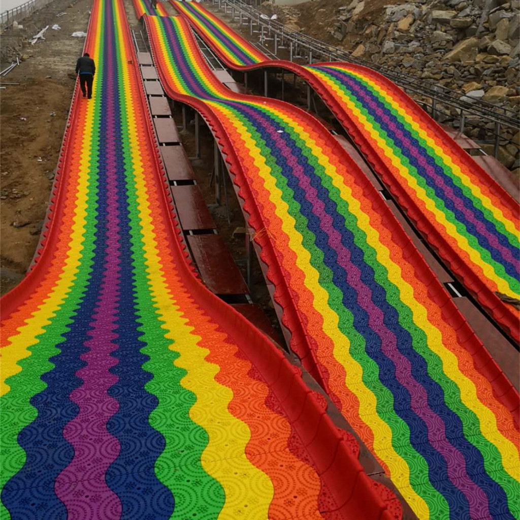 彩虹滑道下滑速度 诺泰克七彩滑道护栏防护